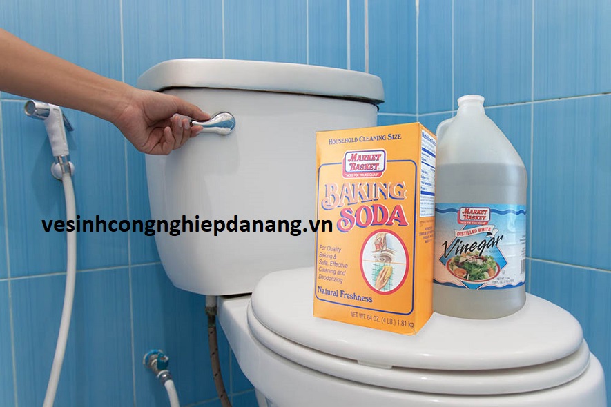 Cách thông bồn cầu bị tắc nặng