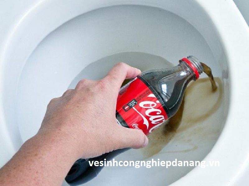 Cách thông bồn cầu bị tắc nặng