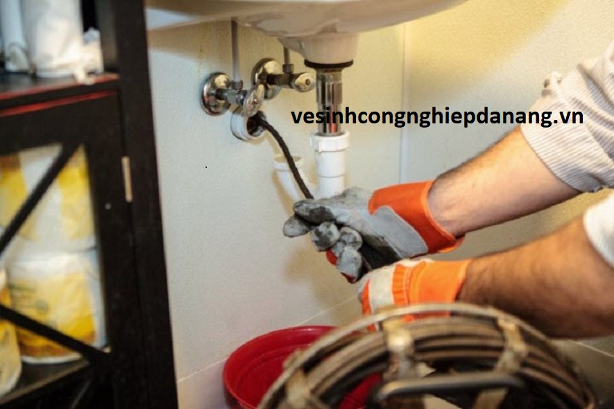 Tắc nghẽn cống thoát nước là tình trạng phổ biến xảy ra tại nhiều hộ gia đình, doanh nghiệp, cơ quan 