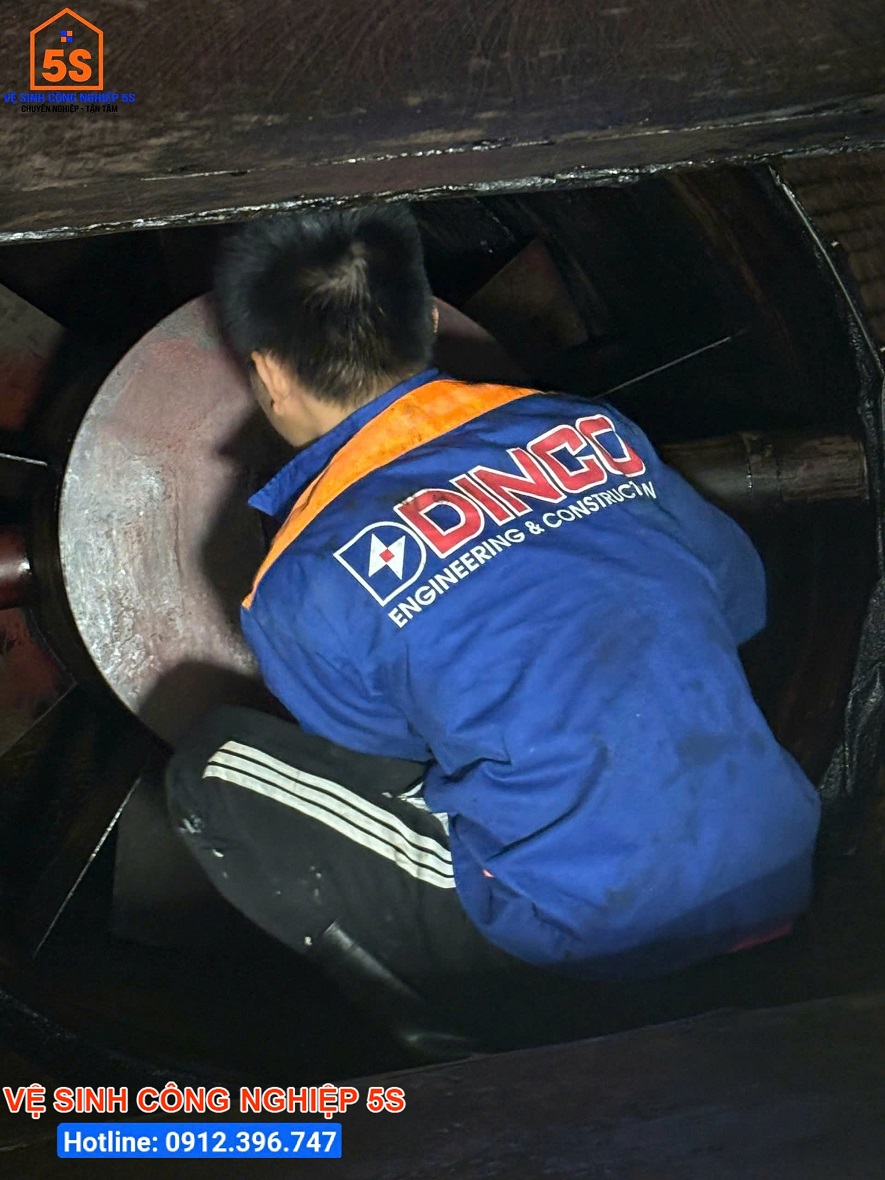 Vệ sinh quạt hút 2