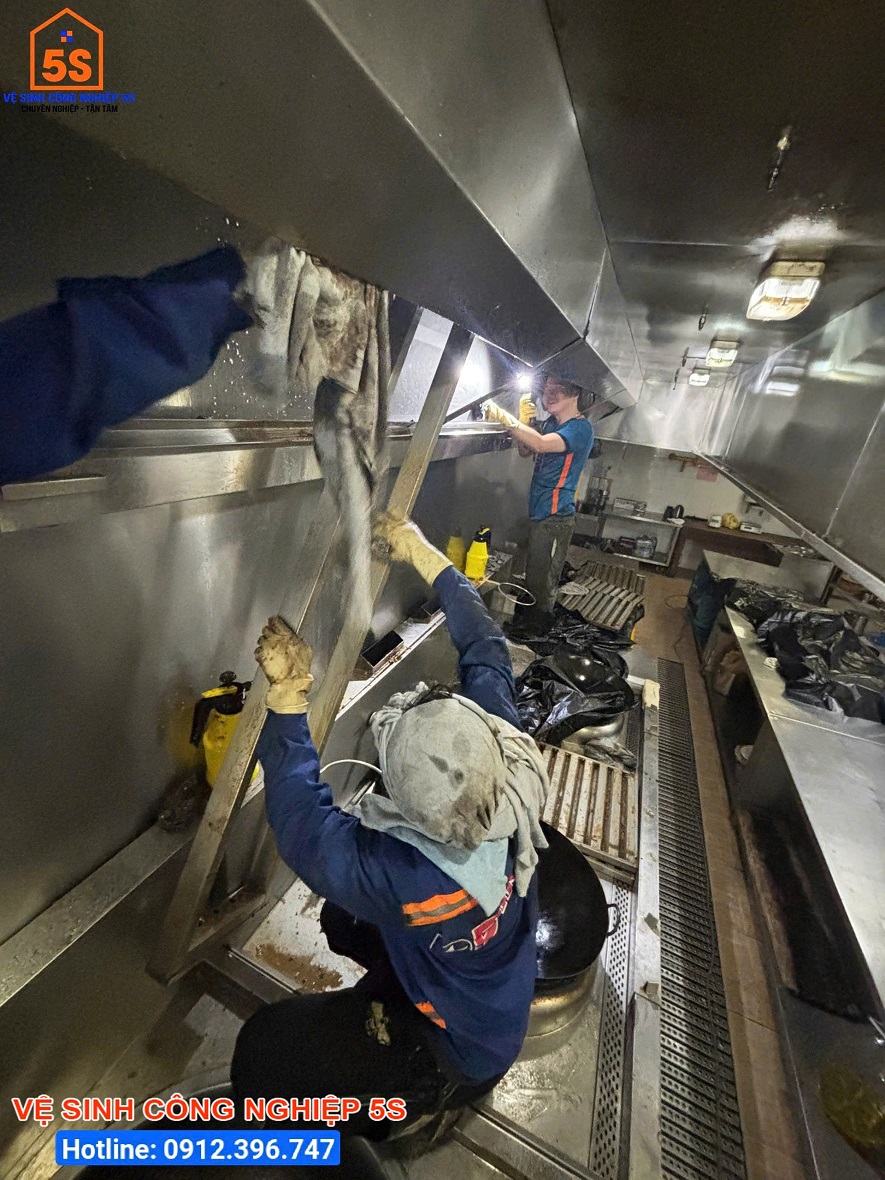 Vệ sinh toàn bộ hệ thống bếp nhà hàng