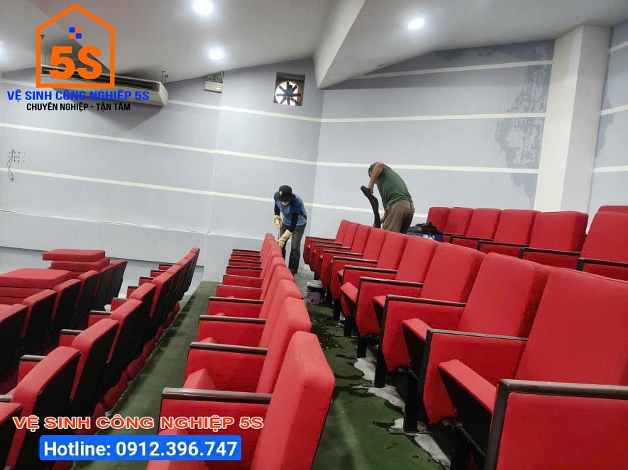 Tổng vệ sinh hội trường