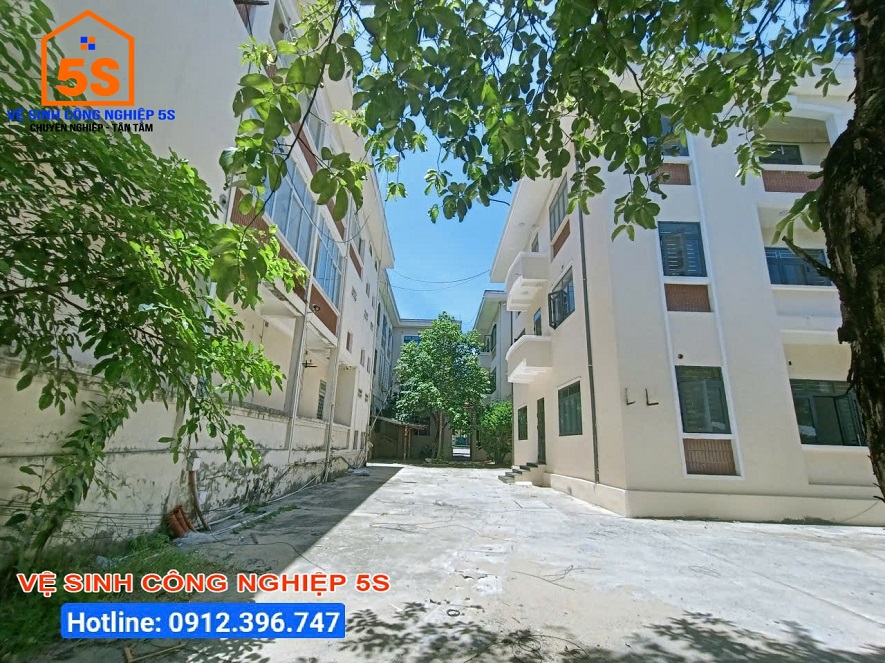 Lối đi chung giữa hai khu nhà tại Sở y tế