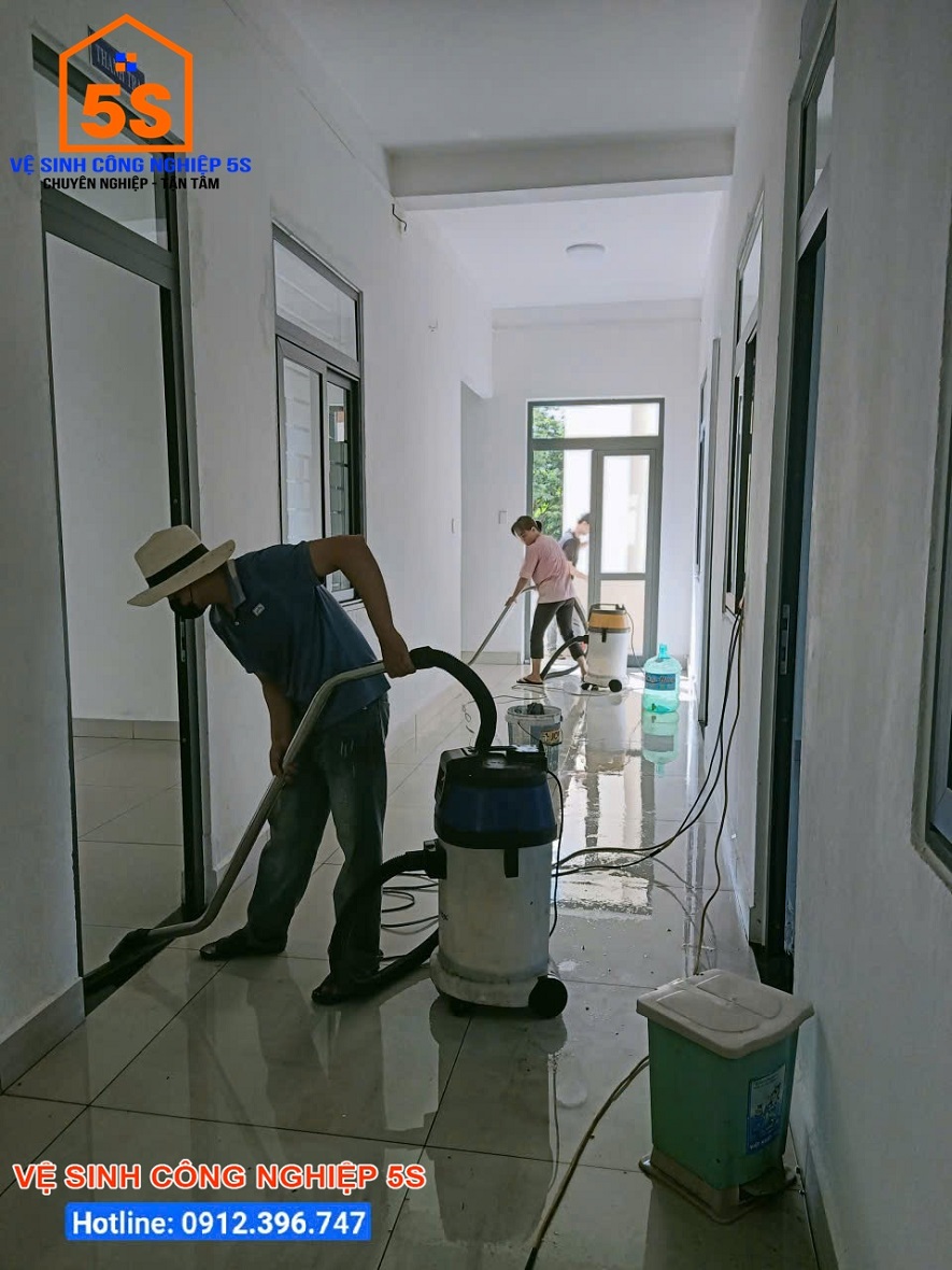 Hút bụi các phòng, ban