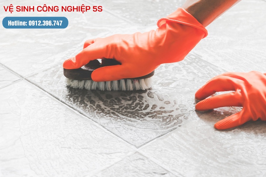Các cách tẩy xi măng trên nền gạch nhám ai cũng làm được
