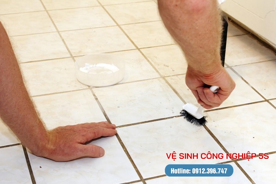 Cách tẩy xi măng trên nền gạch nhám bằng baking soda