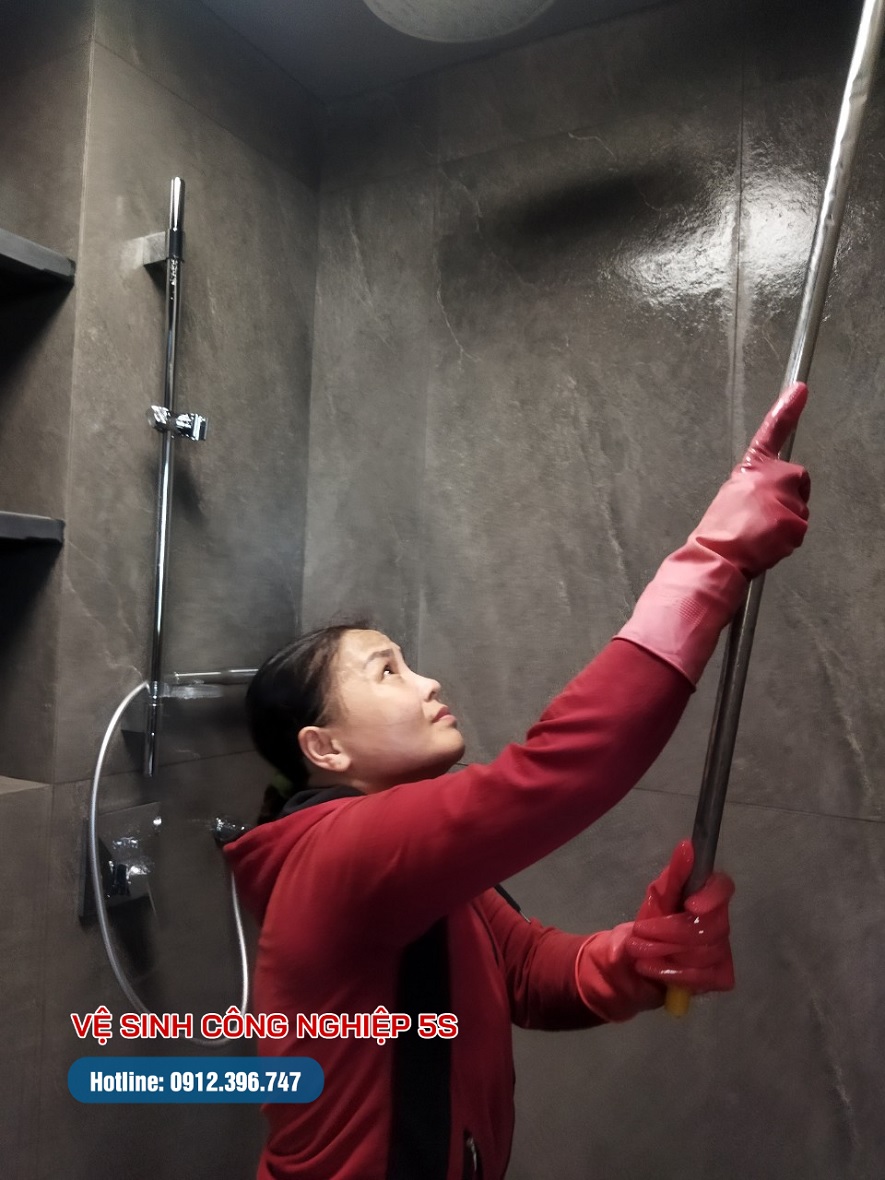 Dịch vụ tẩy vết ố vàng trên tường nhà tắm