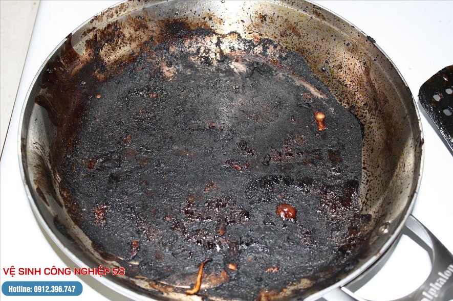 Nồi bị cháy gây mất thẩm mỹ và công dụng bị hạn chế