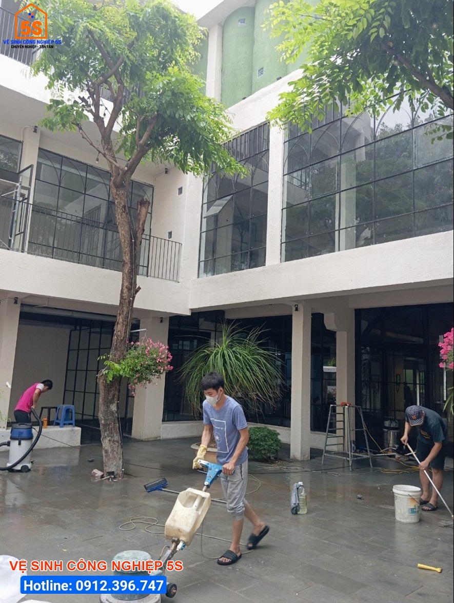 Đánh sàn, hút bụi, hút nước 