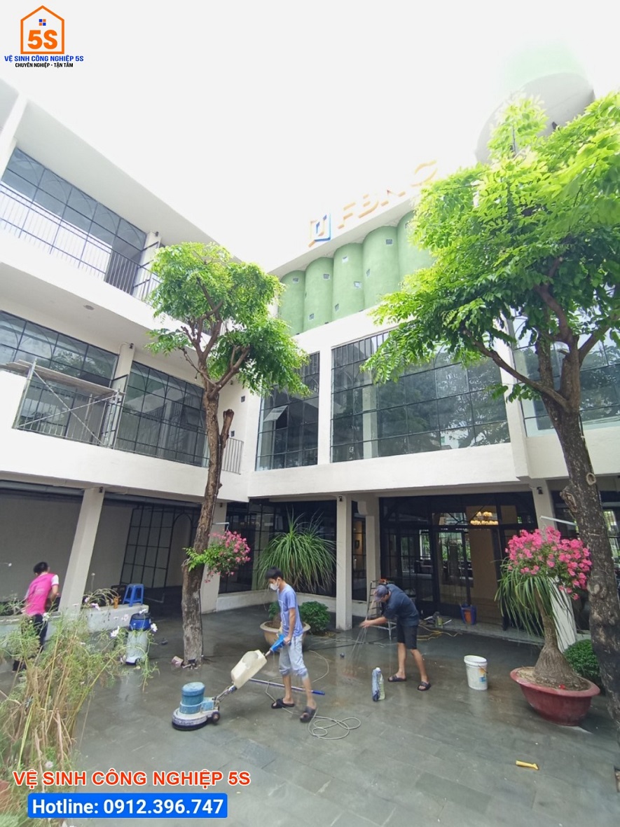 Đánh sàn, hút bụi, hút nước 2