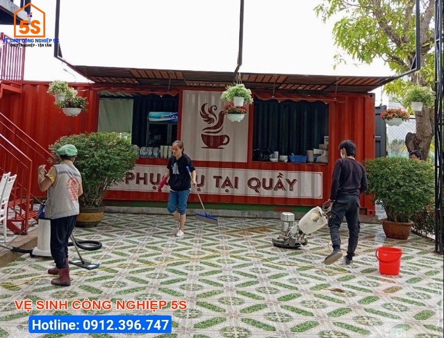 Đánh bóng sàn kết hợp hút sạch sàn