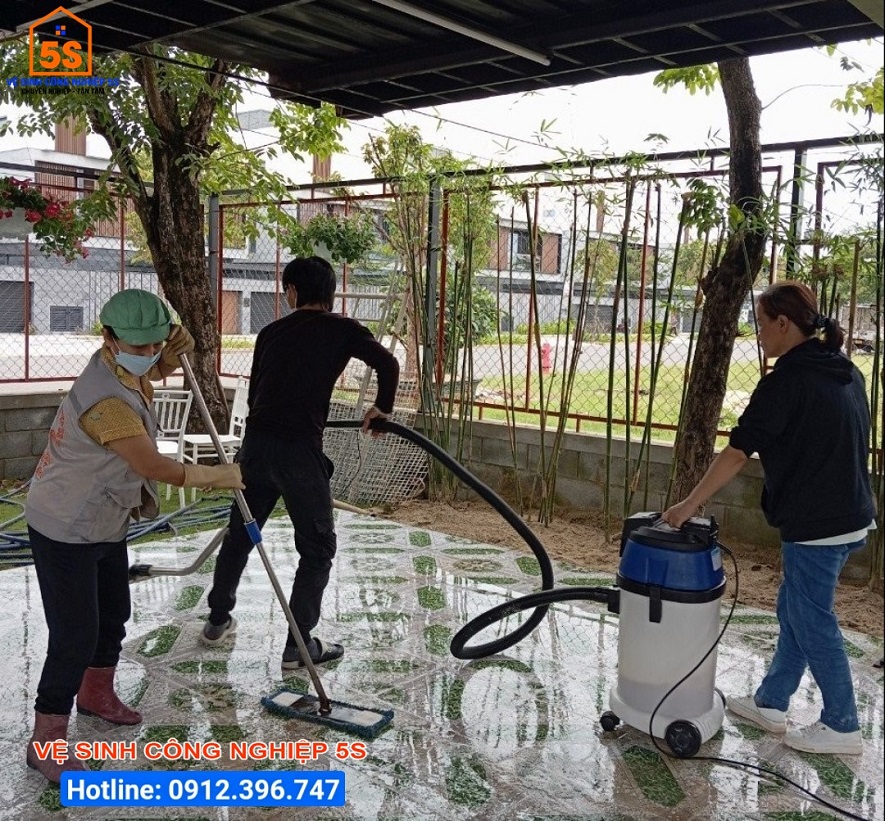 Làm sạch, hút khô sàn