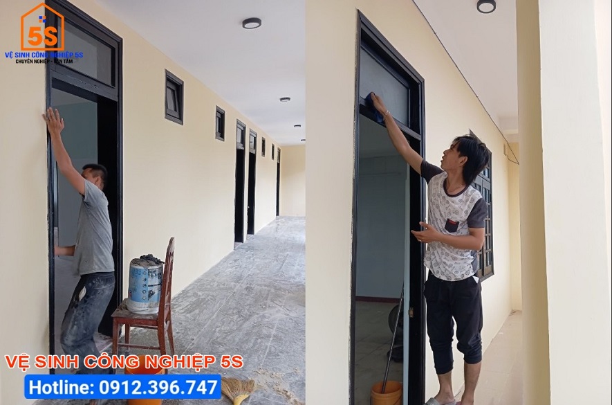 Lau kính, cửa doanh trại