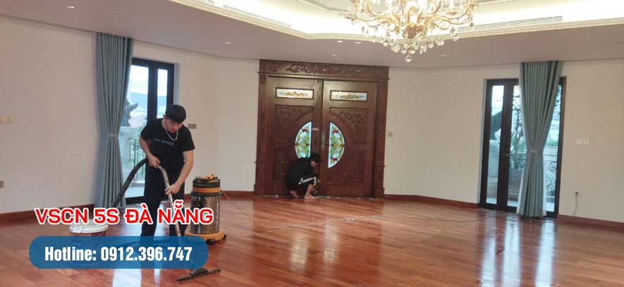 Vệ sinh sàn, hút bụi hút nước bằng máy vệ sinh chuyên dụng