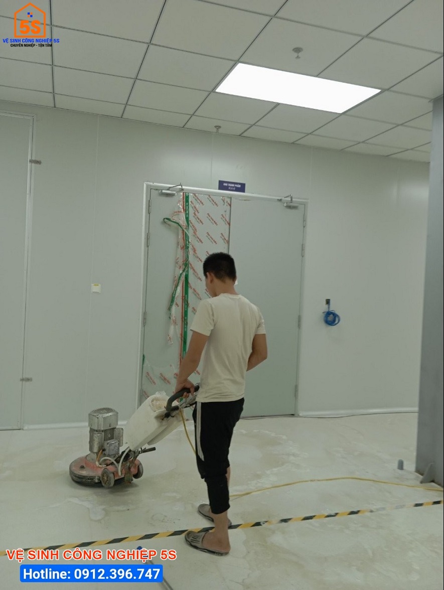 Đánh sàn khu lối đi