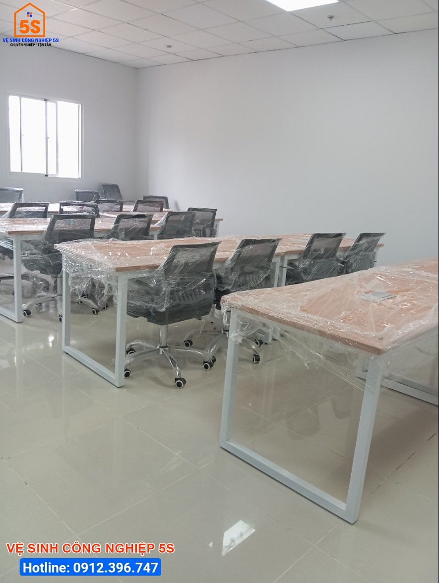 Vệ sinh văn phòng tại nhà máy