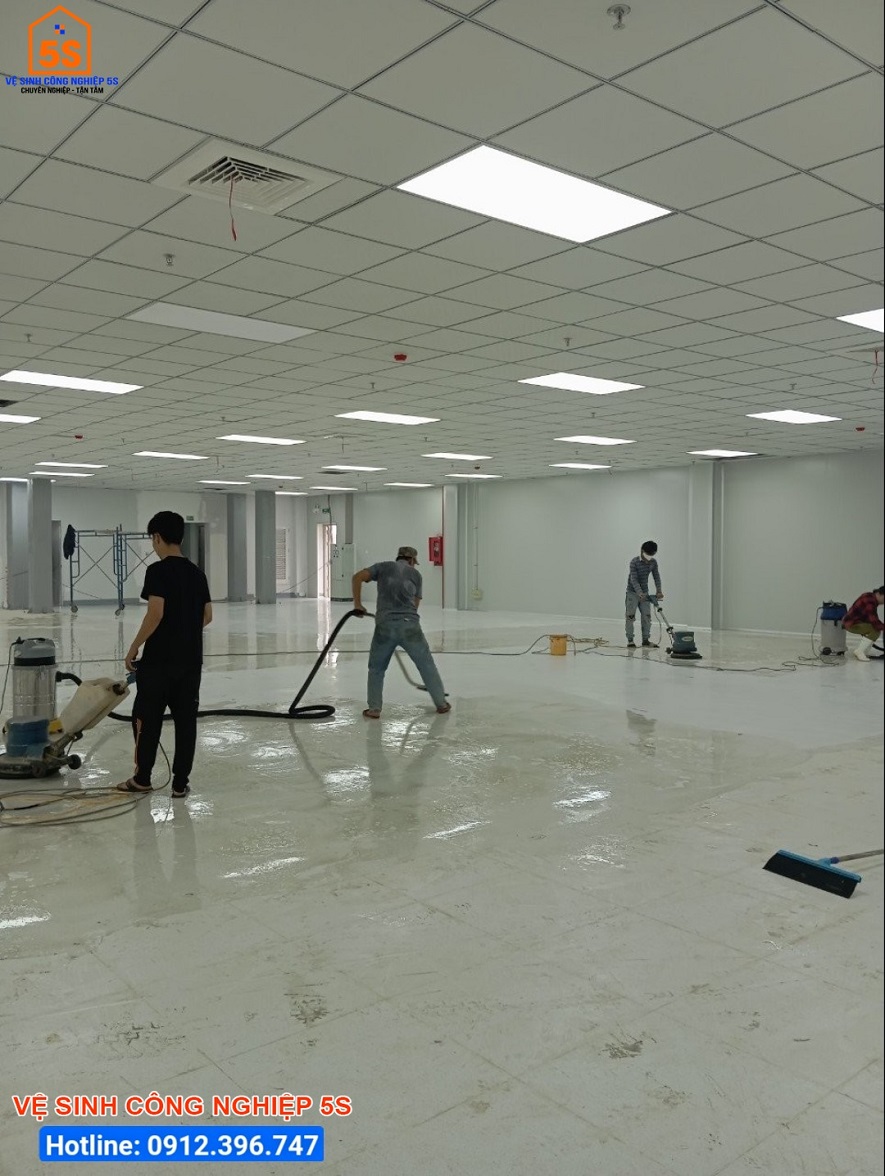 Đánh sàn, hút bụi, hút nước 