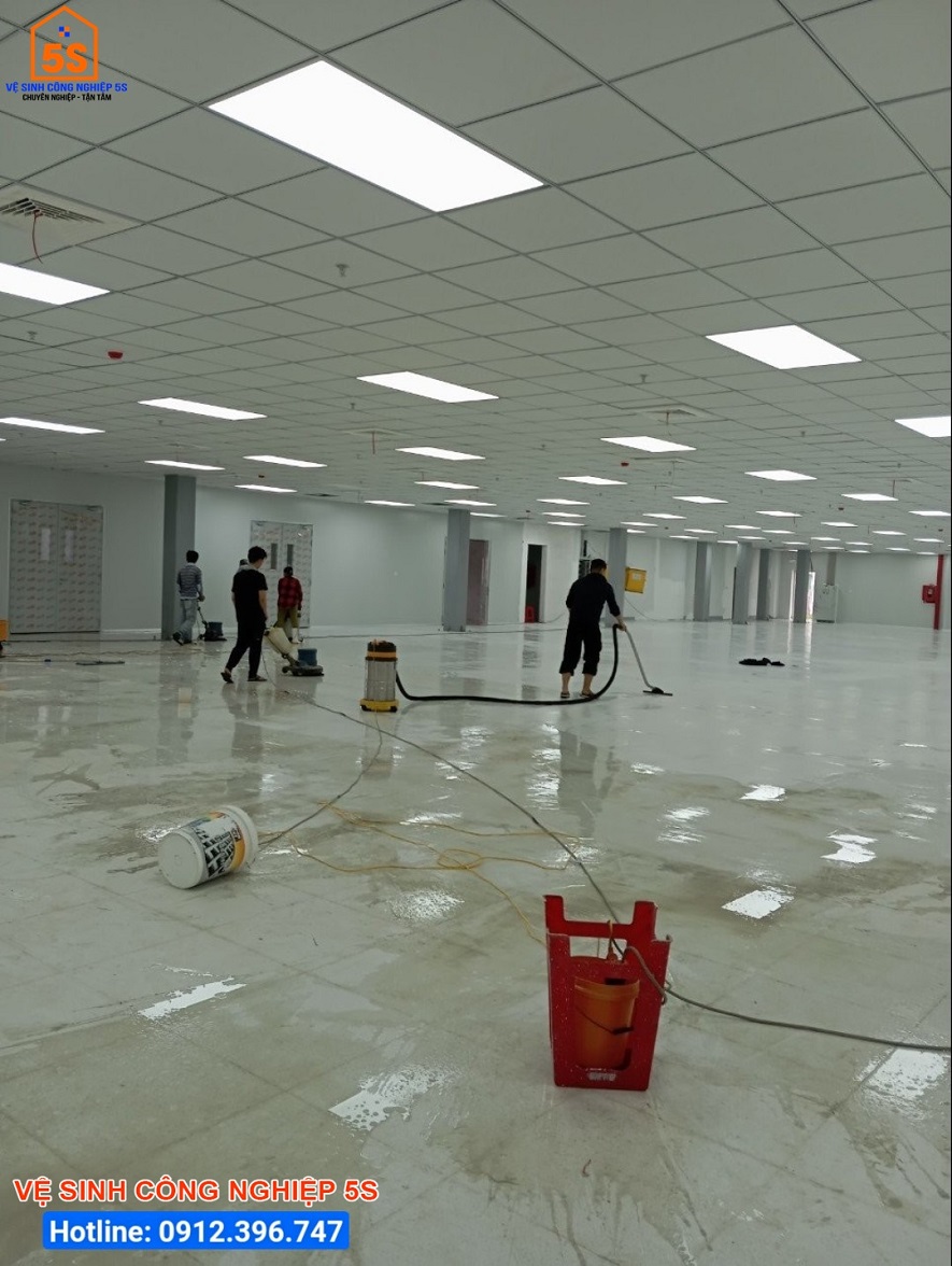 Đánh sàn, hút bụi, nước 2