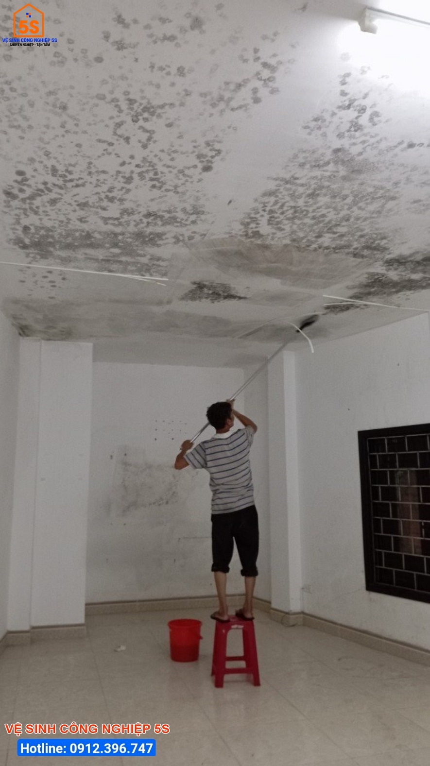 Vệ sinh trần nhà đã ẩm mốc