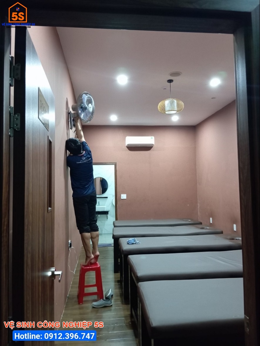 Làm sạch khu vực Spa