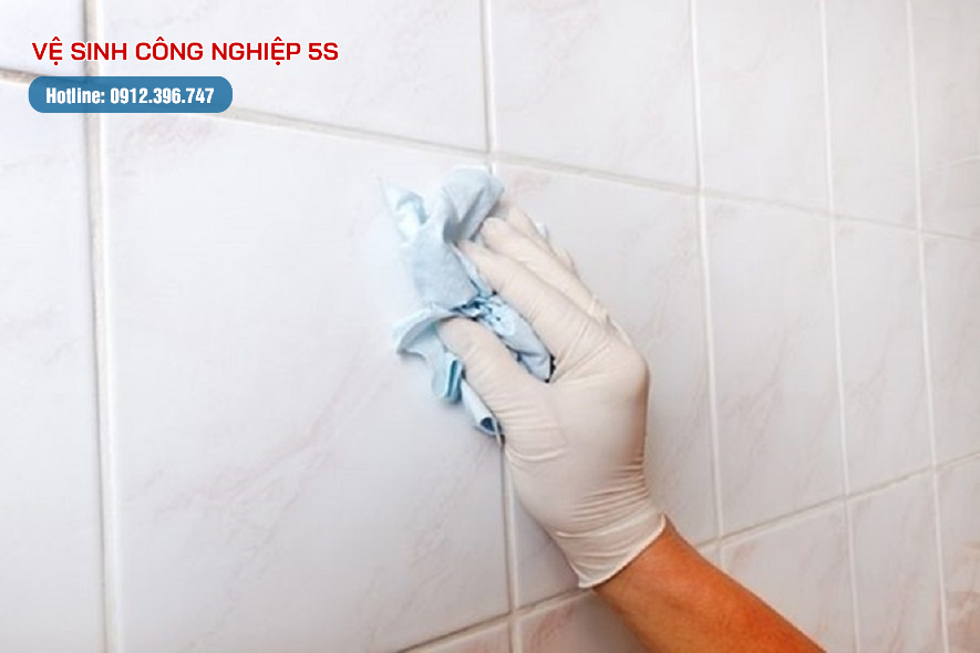 cach-tay-trang-gach-nha-ve-sinh