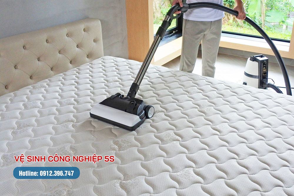 Vệ sinh nệm thường xuyên để đem lại sự thoải mái những giấc ngủ ngon của gia đình