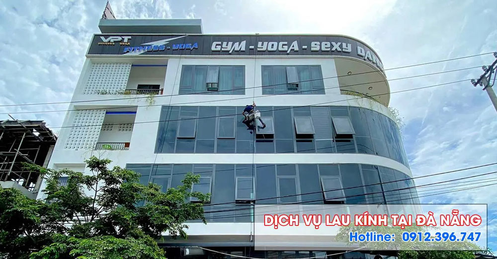Dịch vụ lau kính nhà cao tầng tại Đà Nẵng