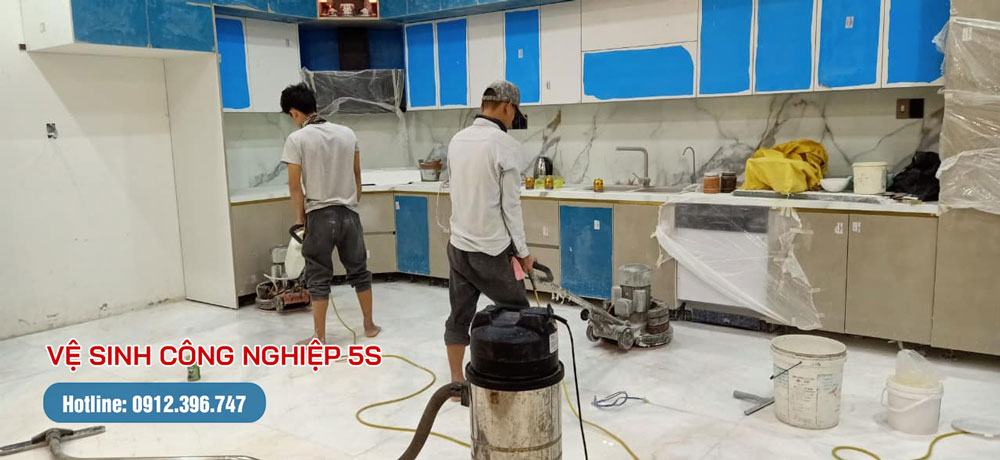 mai danh bong san da 5