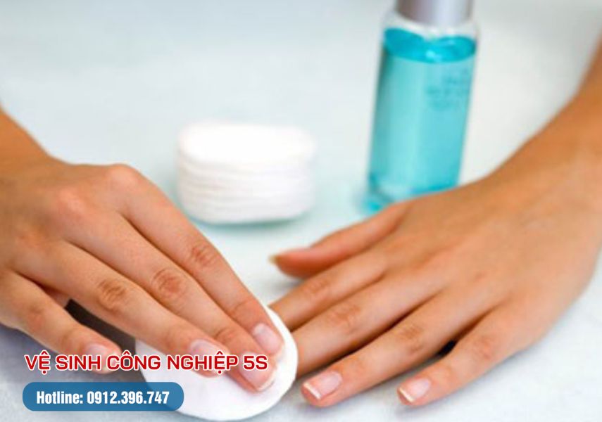 Phương pháp này giúp tẩy sơn kính dễ dàng như tẩy sơn móng tay 