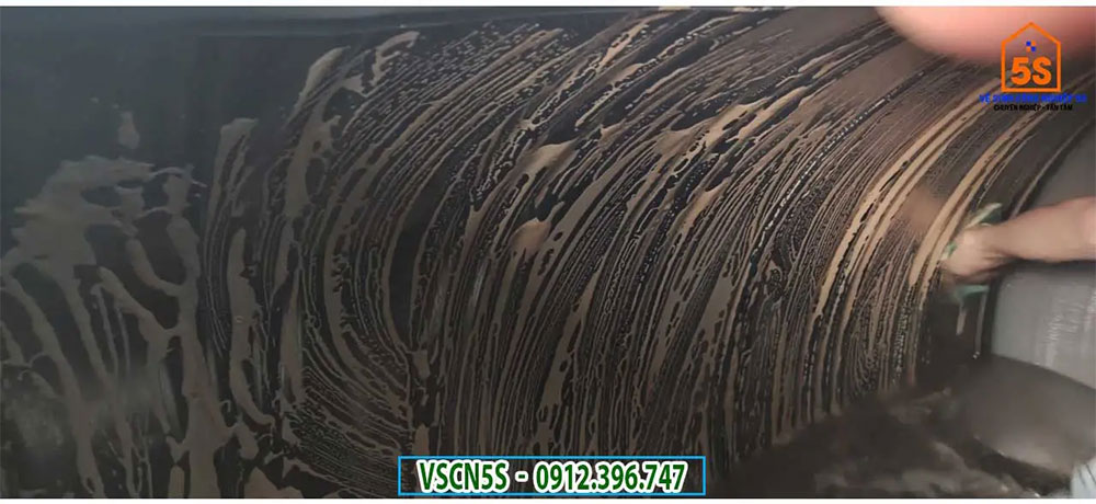 Quá trình thau rửa bể nước được thực hiện chuyên nghiệp để đảm bảo chất lượng vệ sinh an toàn và hiệu quả nhất