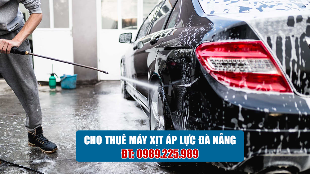 Máy xịt áp lực được sử dụng để xịt rửa xe máy, ô tô...