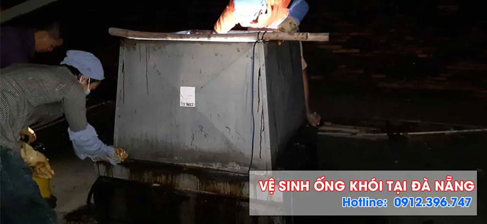 Làm sạch ống dẫn khói nhà máy tại Đà Nẵng