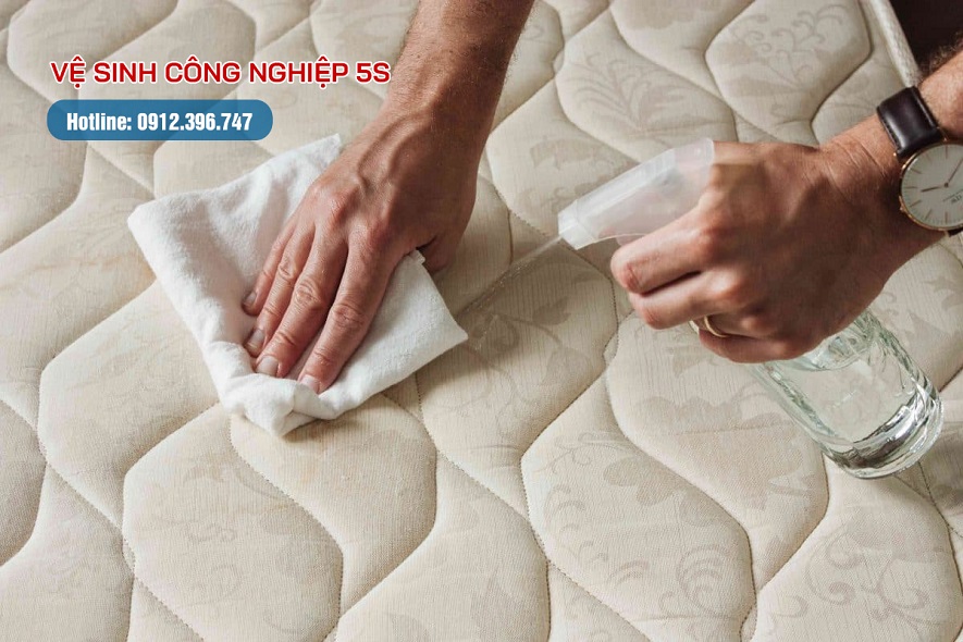Top 7 cách khử mùi nước tiểu trên nệm đơn giản và hiệu quả bạn nên biết